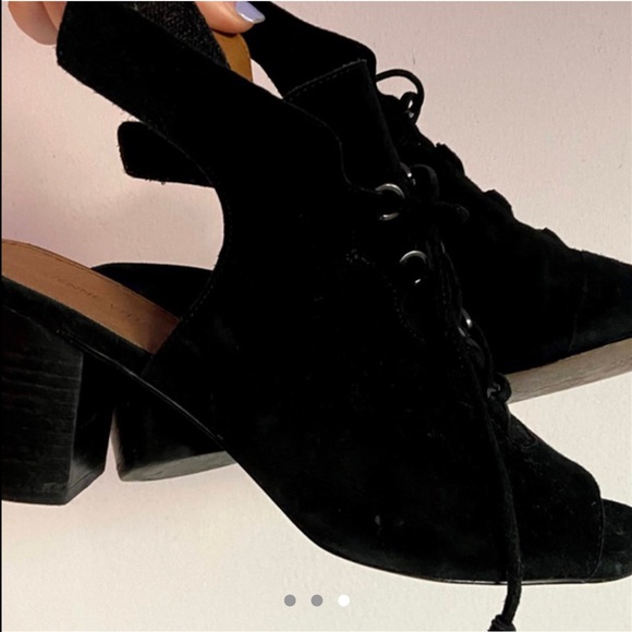 Suede laced heels - Picture 3 of 3